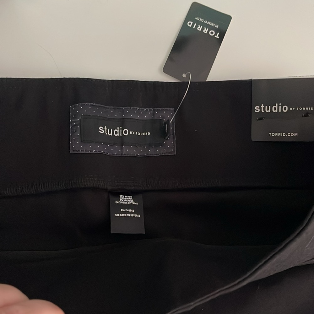 Torrid black pixie pant - Picture 3 of 3